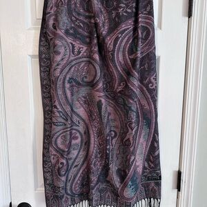 Elegant Paisley Shawl with Fringe